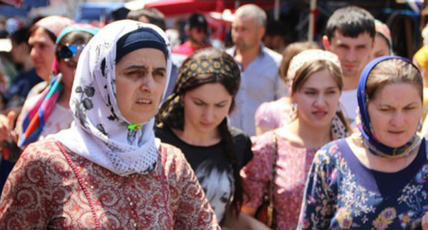 Women at the Berkat market in Grozny. Photo by Magomed Magomedov for the ‘Caucasian Knot’. Women at the Berkat market in Grozny. Photo by Magomed Magomedov for the ‘Caucasian Knot’.