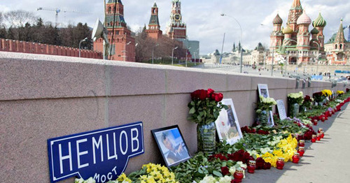 At Boris Nemtsov murder place. Photo: Victor Golovniov (RFE/RL) At Boris Nemtsov murder place. Photo: Victor Golovniov (RFE/RL)