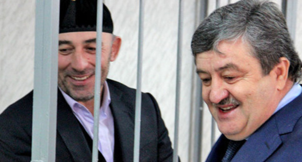 Kurman-Ali Baichorov (left) and his advocate Alaudi Musayev in the court room, Stavropol Region, December 2, 2014. Photo by Magomed Magomedov for the ‘Caucasian Knot’. 