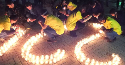 Participants of the memorial action lit 224 candles, as equal to the number of the victims to the plane crash. November 3, 2015. Photo by Patimat Makhmudova for the "Caucasian Knot" Participants of the memorial action lit 224 candles, as equal to the number of the victims to the plane crash. November 3, 2015. Photo by Patimat Makhmudova for the "Caucasian Knot"