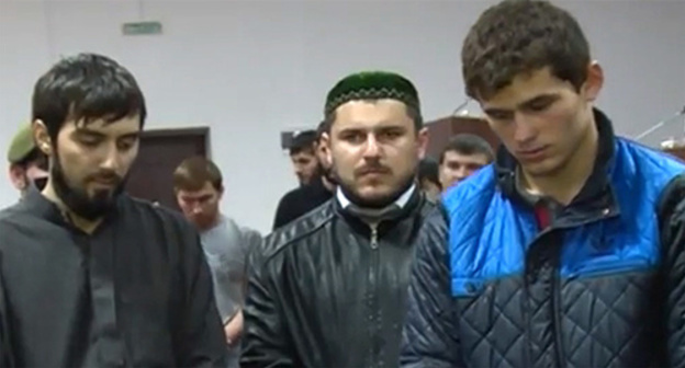 Young men during conversation with Ramzan Kadyrov in Argun on November 3, 2015. Photo: screenshot of a video http://groztrk.net/ Young men during conversation with Ramzan Kadyrov in Argun on November 3, 2015. Photo: screenshot of a video http://groztrk.net/