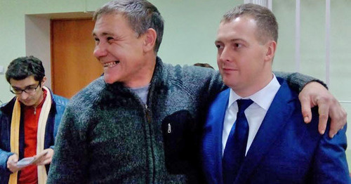 Evgeny Vitishko and his acvocate Sergey Loktev. Photo: Ecological Watch for Northern Caucasus, https://twitter.com/ewnc_org Evgeny Vitishko and his acvocate Sergey Loktev. Photo: Ecological Watch for Northern Caucasus, https://twitter.com/ewnc_org