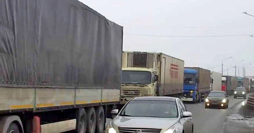 Heave trucks at federal highway M-4 ‘Don’. Screenshot from video posted by user Mr.Freez, https://www.youtube.com/watch?v=3Lfq_mucsbI Heave trucks at federal highway M-4 ‘Don’. Screenshot from video posted by user Mr.Freez, https://www.youtube.com/watch?v=3Lfq_mucsbI