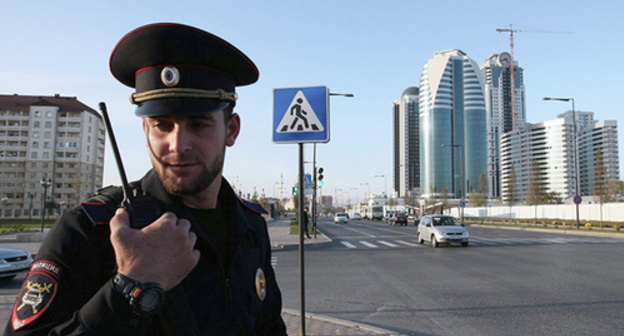 Policeman in Grozny street. Photo: http://m.sputniknews.com/russia/20141204/1015471677.html Policeman in Grozny street. Photo: http://m.sputniknews.com/russia/20141204/1015471677.html