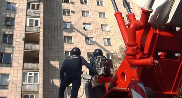 MfE staff during special operation conducted in an apartment block in Nalchik. Photo: http://nac.gov.ru/nakmessage/2015/11/11/v-nalchike-neitralizvan-prisyagnuvshii-ig-bandglavar-boevikov-kbr.html MfE staff during special operation conducted in an apartment block in Nalchik. Photo: http://nac.gov.ru/nakmessage/2015/11/11/v-nalchike-neitralizvan-prisyagnuvshii-ig-bandglavar-boevikov-kbr.html