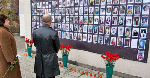 Photos of the victims of the terror act at the Dubrovka Theatre. Moscow, October 2015. Photo: Yuri Timofeyev (RFE/RL) Photos of the victims of the terror act at the Dubrovka Theatre. Moscow, October 2015. Photo: Yuri Timofeyev (RFE/RL)