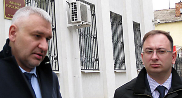 Nadezhda Savchenko's advocates Mark Feygin and Nikolay Polozov (to the right) near the Donetsk City Court, November 16, 2015. Photo by Konstantin Volgin for the "Caucasian Knot" Nadezhda Savchenko's advocates Mark Feygin and Nikolay Polozov (to the right) near the Donetsk City Court, November 16, 2015. Photo by Konstantin Volgin for the "Caucasian Knot"