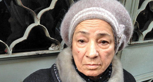 The mother of journalist Rauf Mirkadyrov. Baku, November 2015. Photo by Parvana Bayramova for the "Caucasian Knot" The mother of journalist Rauf Mirkadyrov. Baku, November 2015. Photo by Parvana Bayramova for the "Caucasian Knot"