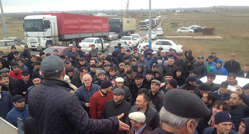 The participants of truckers' protest action. Photo: Ilyas Khadzhi, Bariyat Idrisova, http://chernovik.net/content/lenta-novostey/v-dagestane-dalnoboyshchiki-vystupayut-protiv-vysokih-sborov The participants of truckers' protest action. Photo: Ilyas Khadzhi, Bariyat Idrisova, http://chernovik.net/content/lenta-novostey/v-dagestane-dalnoboyshchiki-vystupayut-protiv-vysokih-sborov