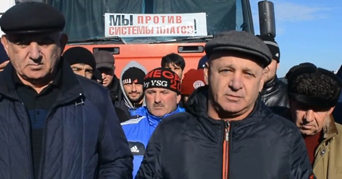 The participants of the strike of the truck drivers. Photo: Vk.com/beezlimit The participants of the strike of the truck drivers. Photo: Vk.com/beezlimit