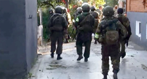 Law inforcers during special operation. Photo: http://nac.gov.ru/nakmessage/2015/06/27/v-ingushetii-neitralizovany-dvoe-uchastnikov-mezhdunarodnoi-terroristicheskoi-.html Law inforcers during special operation. Photo: http://nac.gov.ru/nakmessage/2015/06/27/v-ingushetii-neitralizovany-dvoe-uchastnikov-mezhdunarodnoi-terroristicheskoi-.html