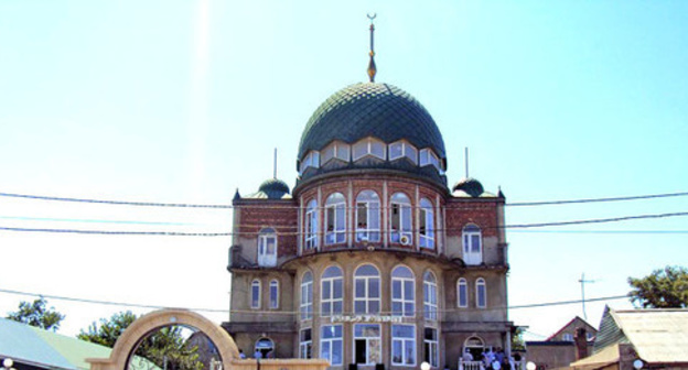 Mosque in Kotrov Street, Makhachkala. Photo: Shamil Magomedov, http://www.odnoselchane.ru/ Mosque in Kotrov Street, Makhachkala. Photo: Shamil Magomedov, http://www.odnoselchane.ru/
