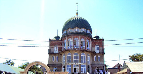 Mosque in Kotrov Street, Makhachkala. Photo: Shamil Magomedov, http://www.odnoselchane.ru/ Mosque in Kotrov Street, Makhachkala. Photo: Shamil Magomedov, http://www.odnoselchane.ru/