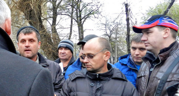 Truck drivers talk to authorities, Volgograd, November 20, 2015. Photo by Tatiana Filimonova for the ‘Caucasian Knot’. Truck drivers talk to authorities, Volgograd, November 20, 2015. Photo by Tatiana Filimonova for the ‘Caucasian Knot’.