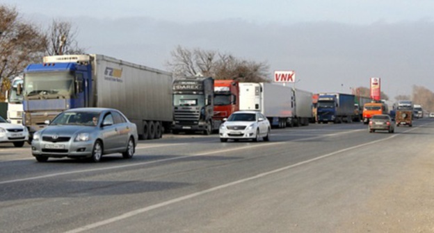 Protest rally attended by truck drivers in Manas, Dagestan, November 23, 2015. Photo by Ruslan Alibekov for the ‘Caucasian Knot’. Protest rally attended by truck drivers in Manas, Dagestan, November 23, 2015. Photo by Ruslan Alibekov for the ‘Caucasian Knot’.
