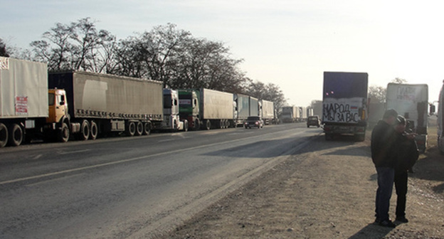 Federal highway ‘Caucasus’ between Khasavyurt and Toturbiykala, November 24, 2015. Photo by Murad Muradov for the ‘Caucasian Knot’. 