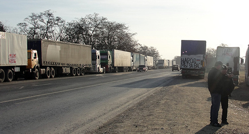 Federal highway ‘Caucasus’ between Khasavyurt and Toturbiykala, November 24, 2015. Photo by Murad Muradov for the ‘Caucasian Knot’. Federal highway ‘Caucasus’ between Khasavyurt and Toturbiykala, November 24, 2015. Photo by Murad Muradov for the ‘Caucasian Knot’.
