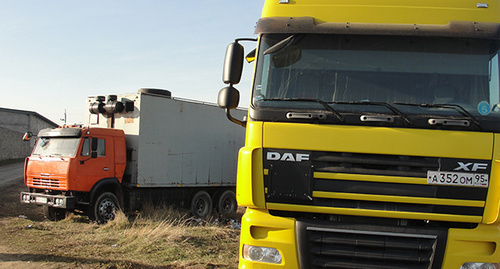 Heavy trucks during protest action. Photo by Murad Muradov for the ‘Caucasian Knot’. Heavy trucks during protest action. Photo by Murad Muradov for the ‘Caucasian Knot’.