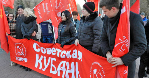 Communists demand to cancel the "Platon" system at their rally dedicated to the anniversary of the start of Soviet counterattack at Stalingrad during WW II, Volgograd, November 27, 2015. Photo by Tatiana Filimonova for the ‘Caucasian Knot’. Communists demand to cancel the "Platon" system at their rally dedicated to the anniversary of the start of Soviet counterattack at Stalingrad during WW II, Volgograd, November 27, 2015. Photo by Tatiana Filimonova for the ‘Caucasian Knot’.