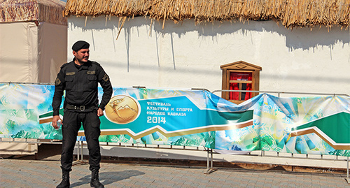 Policeman, Grozny. Photo by Magomed Magomedov for the ‘Caucasian Knot’. 