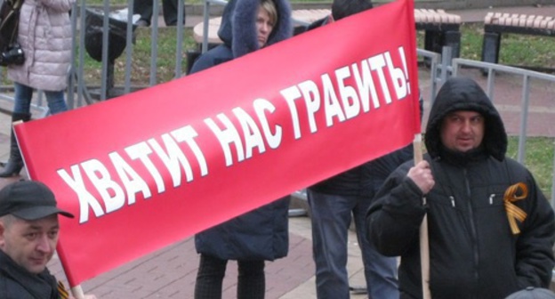 The participants of the rally against the system "Platon". Rostov-on-Don, November 29, 2015. Photo by Konstantin Volgin for the "Caucasian Knot" The participants of the rally against the system "Platon". Rostov-on-Don, November 29, 2015. Photo by Konstantin Volgin for the "Caucasian Knot"