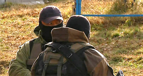 A law enforcer during CTO. Photo: http://nac.gov.ru/nakmessage/2015/11/25/v-nalchike-neitralizovany-14-boevikov-polnostyu-unichtozhena-krupnaya-banda-i-.html A law enforcer during CTO. Photo: http://nac.gov.ru/nakmessage/2015/11/25/v-nalchike-neitralizovany-14-boevikov-polnostyu-unichtozhena-krupnaya-banda-i-.html