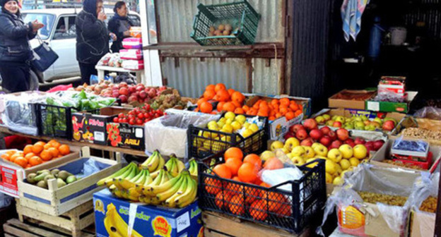 A market in Azerbaijan. Photo: RFE/RL http://www.radioazadlyg.org/ A market in Azerbaijan. Photo: RFE/RL http://www.radioazadlyg.org/