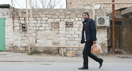 The resident of Nardaran, 02.12.15. Photo by Aziz Karimov for the "Caucasian Knot" The resident of Nardaran, 02.12.15. Photo by Aziz Karimov for the "Caucasian Knot"