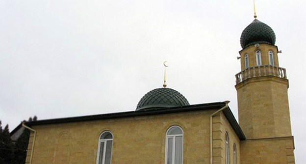 Mosque in Khasavyurt. Photo by Eldar Rasulov, http://www.odnoselchane.ru/?page=photos_of_category&amp;sect=66&amp;pg=4&amp;com=photogallery