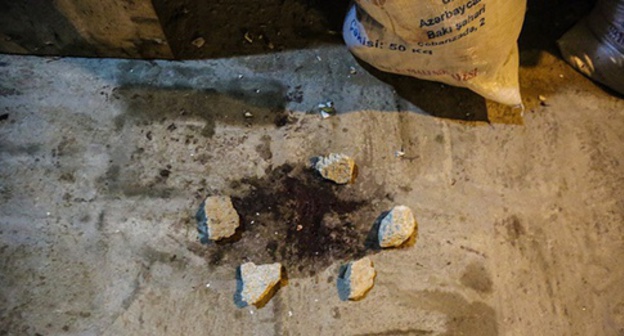 A spot of blood in the place where special operation was held in Nardaran. November 26, 2015. Photo by Aziz Karimov for the "Caucasian Knot"