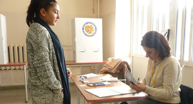 At the voting station on the day of referendum, December 6, 2015. Photo by Tigran Petrosyan for the ‘Caucasian Knot’. 