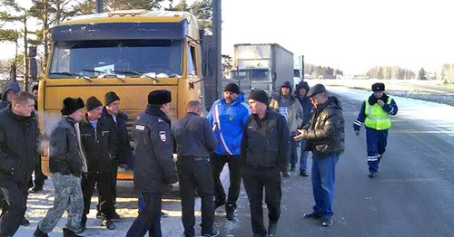 Truck drivers protest against ‘Platon’ system, December 2015. Photo: Melani Bachina (RFE/RL) Truck drivers protest against ‘Platon’ system, December 2015. Photo: Melani Bachina (RFE/RL)