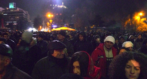 Night in Freedom Square, December 8, 2015. Photo by Tigran Petrosyan for the ‘Caucasian Knot’. 