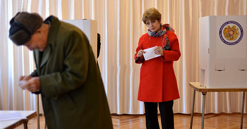 At a voting station on the day of referendum, Armenia, December 6, 2015. Photo: www.panarmenian.net At a voting station on the day of referendum, Armenia, December 6, 2015. Photo: www.panarmenian.net