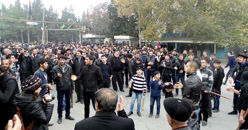 Residents of Nardaran during unrest provoked by special operation, December 2015. Photo: RFE/RL. 