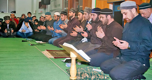 Believes gather for prayer in a mosque in the village of Shamkhal. Photo: http://islamdag.ru/news/14079 Believes gather for prayer in a mosque in the village of Shamkhal. Photo: http://islamdag.ru/news/14079