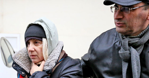 The Yunus spouses after Leyla Yunis was released, December 9, 2015. Photo by Aziz Karimov for the ‘Caucasian Knot’. The Yunus spouses after Leyla Yunis was released, December 9, 2015. Photo by Aziz Karimov for the ‘Caucasian Knot’.