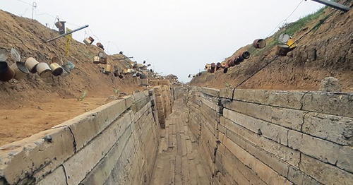 Dug-in positions of the Army of Nagorno-Karabakh, January 2015. Photo by Alvard Grigoryan for the ‘Caucasian Knot’. Dug-in positions of the Army of Nagorno-Karabakh, January 2015. Photo by Alvard Grigoryan for the ‘Caucasian Knot’.