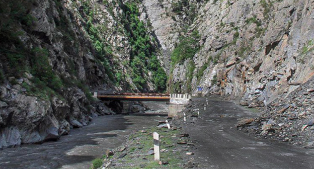 The road on the border between the Tsuntin and Tsumada Districts. Photo: Shamil Shangereev, http://www.odnoselchane.ru/?page=photos_of_category&sect=54&com=photogallery The road on the border between the Tsuntin and Tsumada Districts. Photo: Shamil Shangereev, http://www.odnoselchane.ru/?page=photos_of_category&sect=54&com=photogallery