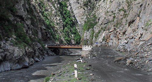 The road on the border between the Tsuntin and Tsumada Districts. Photo: Shamil Shangereev, http://www.odnoselchane.ru/?page=photos_of_category&sect=54&com=photogallery The road on the border between the Tsuntin and Tsumada Districts. Photo: Shamil Shangereev, http://www.odnoselchane.ru/?page=photos_of_category&sect=54&com=photogallery