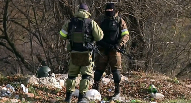 The law enforcers during the special operation. Photo: http://nac.gov.ru/nakmessage/2015/11/25/v-nalchike-neitralizovany-14-boevikov-polnostyu-unichtozhena-krupnaya-banda-i-.html The law enforcers during the special operation. Photo: http://nac.gov.ru/nakmessage/2015/11/25/v-nalchike-neitralizovany-14-boevikov-polnostyu-unichtozhena-krupnaya-banda-i-.html