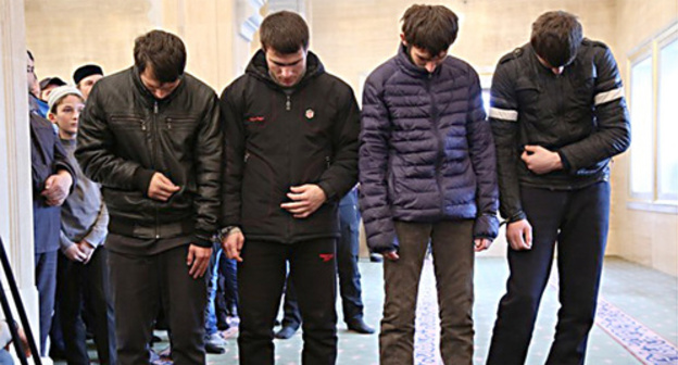 The young men who set the ziyart of Saint Yangulbi-Sheikh Khadzhi Dokhtukaev on fire. Photo: http://grozny-inform.ru/news/society/66542/ The young men who set the ziyart of Saint Yangulbi-Sheikh Khadzhi Dokhtukaev on fire. Photo: http://grozny-inform.ru/news/society/66542/