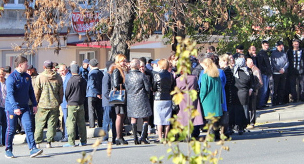 Vladimir Tskaev's funeral. The village of Koban, North Ossetia, November 4, 2015. Photo by Emma Marzoeva for the "Caucasian Knot" Vladimir Tskaev's funeral. The village of Koban, North Ossetia, November 4, 2015. Photo by Emma Marzoeva for the "Caucasian Knot"