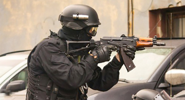 A law enforcer during CTO. Photo: http://nac.gov.ru/nakmessage/2015/12/16/v-nalchike-pri-okazanii-vooruzhennogo-soprotivleniya-neitralizovan-bandit.html A law enforcer during CTO. Photo: http://nac.gov.ru/nakmessage/2015/12/16/v-nalchike-pri-okazanii-vooruzhennogo-soprotivleniya-neitralizovan-bandit.html
