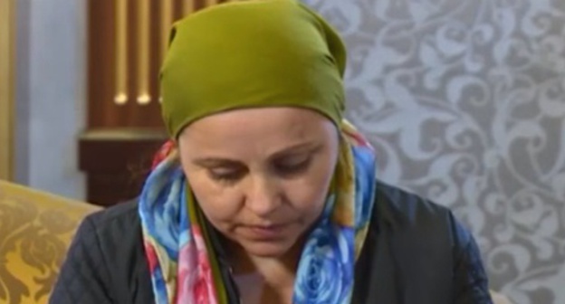Aishat Inaeva at the meeting with Ramzan Kadyrov. Photo: the Chechen State TV and Radio Company "Grozny", YouTube.com