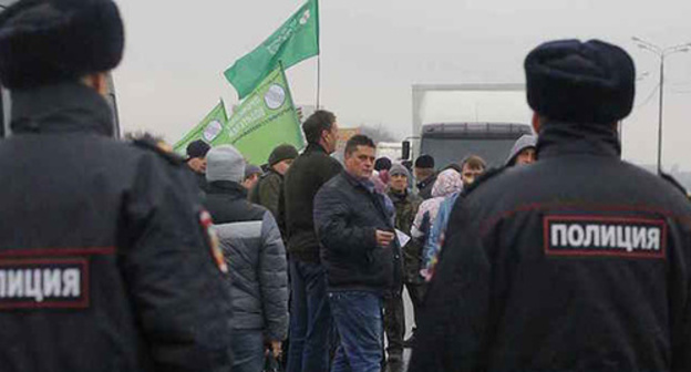 The drivers kept protesting against the "Platon" system in Kashira Highway. Photo: https://cargolink.ru/ The drivers kept protesting against the "Platon" system in Kashira Highway. Photo: https://cargolink.ru/