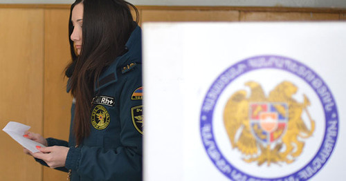 At the polling station at the referendum. December 2015. Photo www.panarminian.net At the polling station at the referendum. December 2015. Photo www.panarminian.net
