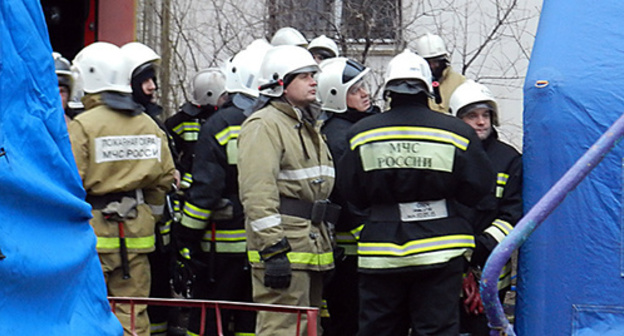 Ministry for Emergencies officers liquidate fire after explosion in a residential building inVolgograd. Photo by Tatiana Filimonova for the ‘Caucasian Knot’. 