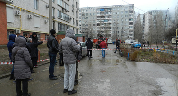 Tenants evacuated after explosion in a residential building in Volgograd, December 20, 2015. Photo by Tatiana Filimonova for the ‘Caucasian Knot’.
