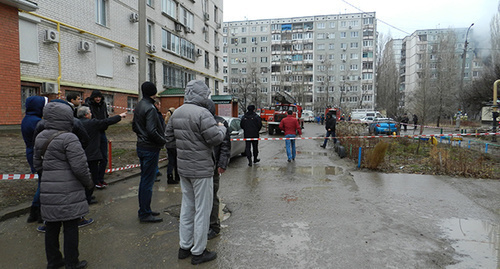 Tenants evacuated after explosion in a residential building in Volgograd, December 20, 2015. Photo by Tatiana Filimonova for the ‘Caucasian Knot’. Tenants evacuated after explosion in a residential building in Volgograd, December 20, 2015. Photo by Tatiana Filimonova for the ‘Caucasian Knot’.